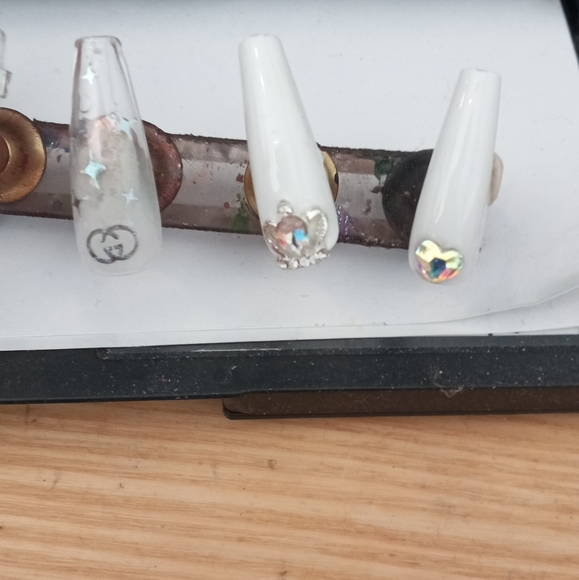 Press on nails - Picture 2 of 3